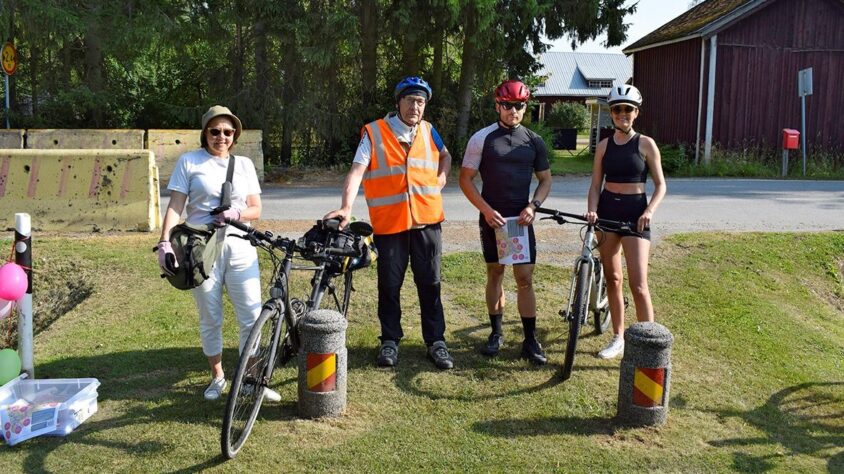 Raili Peltonen Ilmajoelta, Jaakko Ojala Helsingistä mutta alun perin koskenkorvalta, Jouko Latvala Ilmajoelta ja Penelope Richter Australiasta olivat klo kymmenen lähdössä Nikkolan sillan
