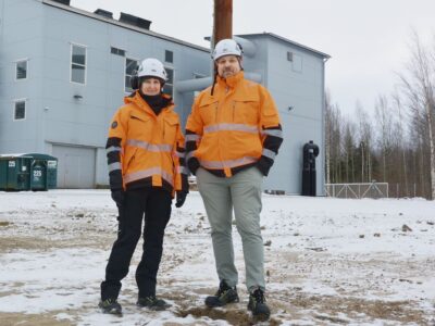 Datakeskuksen hukkalämpö kuvassa Kurikan Energialta Karita Prusti ja Petri Viinikainen