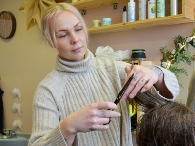 Muuttumisleikki2026 4 parturikampaaja