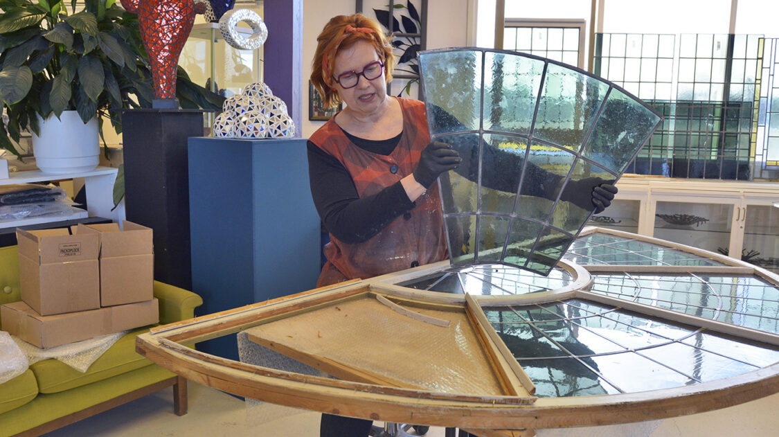 Lasiateljee Vöyrin kirkon ikkunat