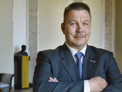 Juha-Maenpaa-historiajuttuun