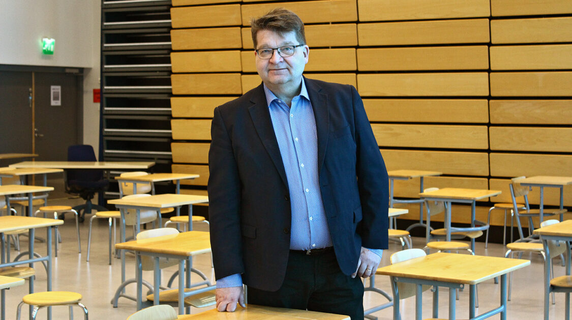 Lukion-rehtori-Jouko-Peltonen