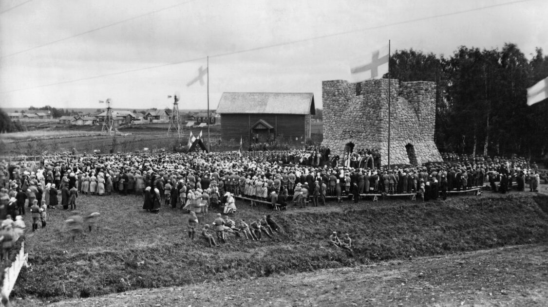 5.7.1924. Ilmajoki, Ilkan kenttä. Ilkanpatsaan avajaiset.