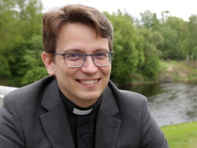 Kesälehteen vt. kirkkoherra Jani Latva-Nikkola Kuva Sari Haapala