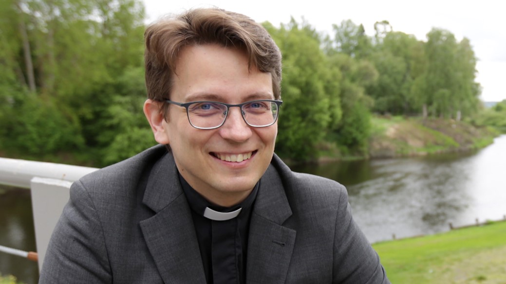 Kesälehteen vt. kirkkoherra Jani Latva-Nikkola Kuva Sari Haapala