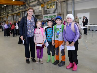 Lääkintävarikon avoimet ovet1