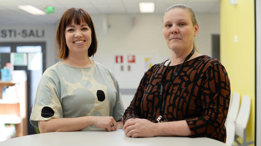 Riikka Kostet ja Mari Rajamäki