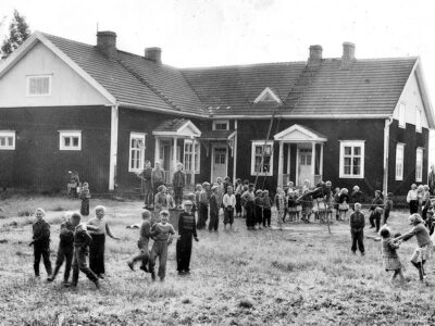 munakan koulun lapsia