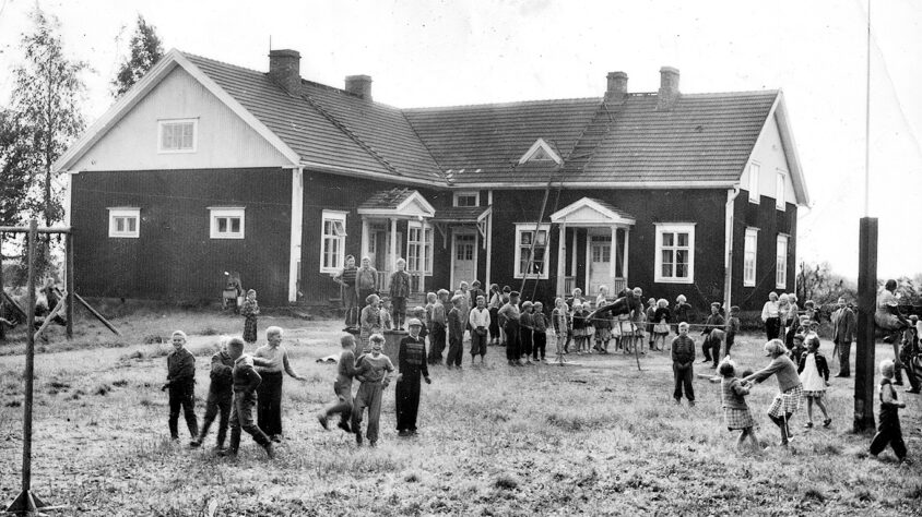 munakan koulun lapsia