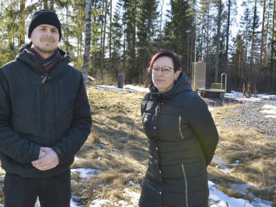 Ilmajoen tontit kuvassa Henrik Turja ja Nina Lehtola