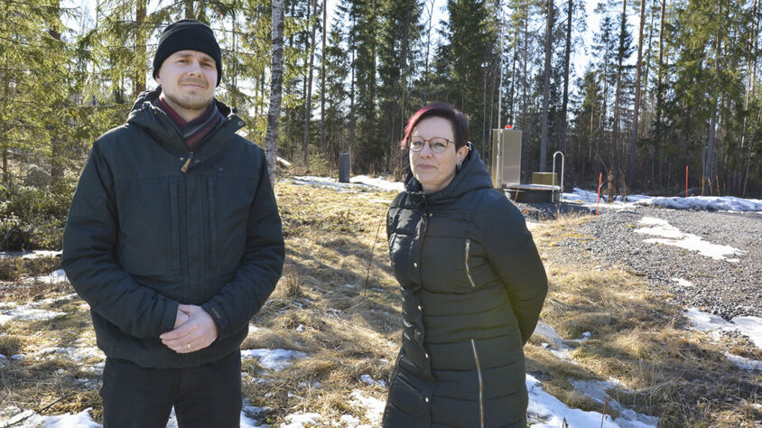 Ilmajoen tontit kuvassa Henrik Turja ja Nina Lehtola