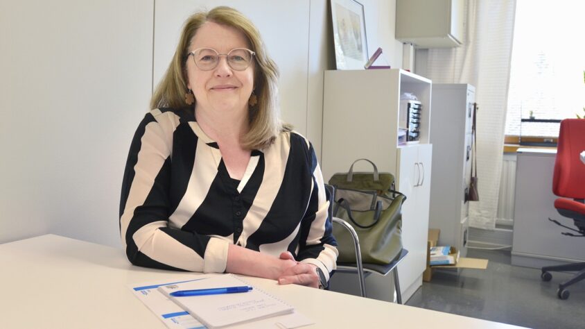 Vuorohoito muuttuu kuvassa varhaiskasvatusjohtaja Saija Keski-Heikkilä